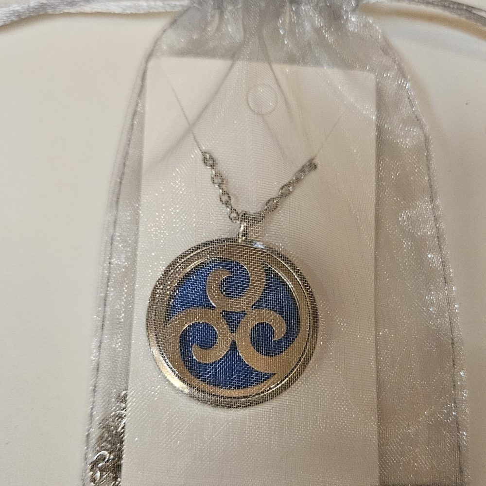 An Aromatherapy Essential Oil Diffuser Locket Nec… - image 4